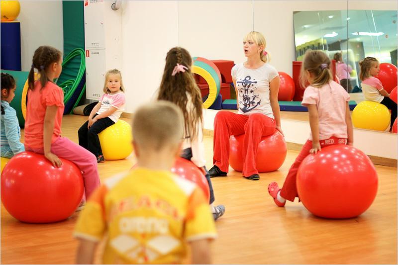 Фэмили на типанова. Фитнес Фэмили на Типанова. Family Fitness Санкт-Петербург Типанова. Семейный фитнес. Fitness Family Киров.